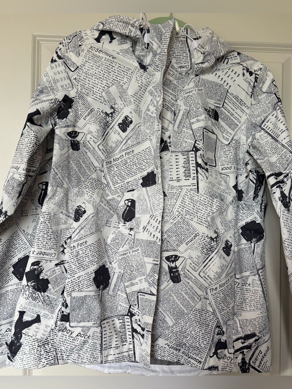 The North Face Women's White & Black Newspaper-Print Hooded Rain Jacket - NWOT